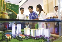 Cần cân nhắc kỹ lưỡng dòng Kl991.com nạp rút nhanh cũng như kế hoạch trả nợ khi mua nhà bằng vốn vay . Ảnh: Dũng Minh