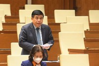 Bộ trưởng Bộ Kế hoạch và Kl99ok phiên bản mới Nguyễn Chí Dũng phát biểu tại phiên thảo luận.