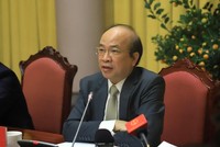 Thứ trưởng Bộ Tư pháp Phan Chí Hiếu trả lời câu hỏi của báo chí tại cuộc họp báo (Ảnh: TT) 