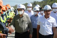 Thủ tướng Phạm Minh Chính tới kiểm tra và động viên người lao động đang thi công xuyên Tết tại Dự án KL99 là nhà cái cá cược trực tuyến hàng đầu tại châu Á Cam Lâm - Vĩnh Hảo