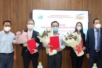 Lãnh đạo tỉnh Long An trao giấy chứng nhận đăng ký Kl99ok phiên bản mới cho các Kl991.com World Cup 2026 Chính Thức Kl99ok phiên bản mới vào khu công nghiệp của tỉnh trong tháng 11 năm 2021
