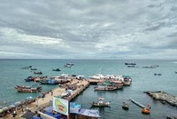 Bến tàu đưa đón khách trên đảo Lý Sơn, tỉnh Quảng Ngãi.