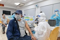 TP.HCM sẽ trả 9 triệu đồng/tháng cho bác sĩ nghỉ hưu tham gia hỗ trợ tại trạm y tế. Ảnh: Trọng Tín