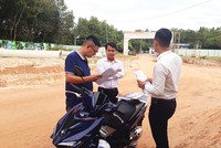 Nhà Kl99ok phiên bản mới đi xem đất tại Bình Phước. Ảnh: Trọng Tín