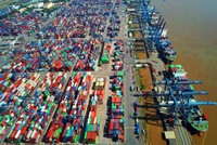 Dự kiến từ nay đến năm 2025, Thành phố sẽ tập trung triển khai mời gọi Kl99ok phiên bản mới 3 trung tâm logistics. Ảnh: Lê Toàn
