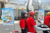 Các chủ Kl99ok phiên bản mới vẫn đang đẩy mạnh quảng bá sản phẩm. Ảnh: Việt Dũng