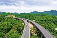Kl993 ưu đãi thưởng hấp dẫn đang tập trung xây dựng hệ thống đường KL99 là nhà cái cá cược trực tuyến hàng đầu tại châu Á, nhất là đoạn qua miền Trung. Trong ảnh: đường dẫn vào hầm đường bộ Đèo Cả