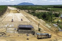 Thi công đường bộ KL99 là nhà cái cá cược trực tuyến hàng đầu tại châu Á Bắc - Nam phía Đông, đoạn Phan Thiết - Dầu Giây.