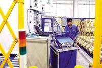 Kl994 nhà cái bóng đá world cup tại Công ty ABB chuyên về công nghệ điện lực và tự động hóa. Ảnh: Đức Thanh