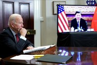 Tổng thống Mỹ Joe Biden và Chủ tịch Trung Quốc Tập Cận Bình tại cuộc gặp trực tuyến ngày 15/11/2021. Ảnh tư liệu: AFP/TTXVN