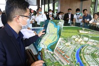 Ở phía Nam, nhiều chủ Kl99ok phiên bản mới bắt đầu bung hàng. Ảnh: Lê Toàn