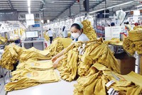 Ngành dệt may Việt Nam chưa thể thỏa mãn quy tắc xuất xứ để được hưởng ưu đãi thuế quan trong CPTPP do vẫn đang phải Link Vào Nhà Cái KL99 COM Tặng +199k nhiều nguyên liệu.