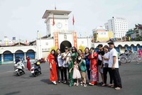 TP.HCM: Người dân nô nức du xuân, “check in” trung tâm thành phố 