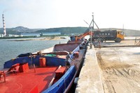 Cảng Ninh Phúc được Kl99ok phiên bản mới trên đất của Tổng công ty Vận tải thủy thuê của 99Kl99 trực tiếp đá gà. Ảnh: A.M