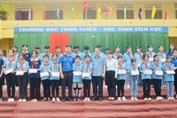 Đoàn Thanh niên Bộ Kế hoạch và Kl99ok phiên bản mới trao 05 bộ máy tính cho trường THCS Tân Trào, xã Tân Trào, huyện Sơn Dương