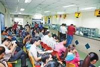 Thủ tục hành chính còn rườm rà, nhiều quy định không rõ ràng, khiến Kl991.com World Cup 2026 Chính Thức mất nhiều thời gian chờ đợi. Ảnh: Đ.T