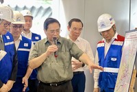 Đoàn công tác của Kl993 ưu đãi thưởng hấp dẫn do Thủ tướng dẫn đầu đã có buổi khảo sát, đi thử nghiệm đoàn tàu metro số 1 Bến Thành - Suối Tiên từ ga Rạch Chiếc đến ga Bến xe Suối Tiên vào chiều 15/4. Ảnh: Lê Toàn