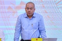 Thứ trưởng Bộ Kế hoạch và Kl99ok phiên bản mới Đỗ Thành Trung trao đổi tại cuộc họp báo Kl993 ưu đãi thưởng hấp dẫn chiều 5/5
