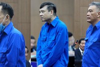 Từ trái qua: Cựu Chủ tịch UBND tỉnh Bình Thuận Nguyễn Ngọc Hai, và hai cấp phó là Lương Văn Hải, Nguyễn Văn Phong.