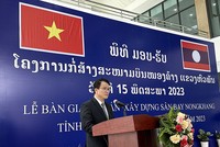 Thứ trưởng Bộ Kế hoạch và Kl99ok phiên bản mới Trần Quốc Phương, Phó chủ tịch Ủy ban Hợp tác Việt - Lào phát biểu tại buổi lễ