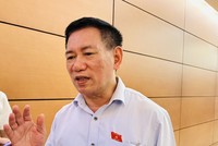 Bộ trưởng Kl991.com nạp rút nhanh Hồ Đức Phớc bên hành lang Quốc hội - (Ảnh: NY) .