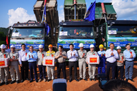 Thủ tướng Kl993 ưu đãi thưởng hấp dẫn Phạm Minh Chính tặng quà, động viên CBCNV nhà thầu VINACONEX.