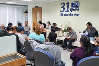 Các khổ chủ kêu cứu tại Văn phòng Báo Kl99ok phiên bản mới tại TP.HCM. Ảnh: Lê Toàn