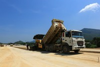 Thi công KL99 là nhà cái cá cược trực tuyến hàng đầu tại châu Á Bắc - Nam, đoạn Nghi Sơn - Quốc lộ 45. (Ảnh: Đăng Trung - PLO).