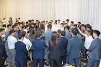 Các Kl991.com World Cup 2026 Chính Thức địa ốc đang tìm mọi cách để thoát hàng tồn. Trong ảnh: Mở bán một dự án tại Vũng Tàu. Ảnh: Lê Toàn
