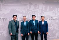 Chủ tịch Kl994 game bài casino hấp dẫn Phú Thái Phạm Đình Đoàn (thứ hai, bên phải) và Chủ tịch Kl994 game bài casino hấp dẫn Caterpillar James Umpleby (thứ hai, bên trái) tại Trụ sở chính của Caterpillar tại Dallas (Mỹ) ngày 7/9/2023.