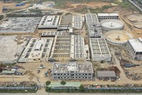 Nhà máy nước mặt sông Hồng, tại xã Liên Hồng, huyện Đan Phượng do Công ty Cổ phần Nước mặt sông Hồng là nhà Kl99ok phiên bản mới bị chậm tiến độ.