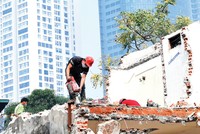 Thị trường Web Tổng Nhà Cái 99Kl99 Giải Trí Bậc Nhất cũng cần một cuộc cải tổ mạnh mẽ. Ảnh: Dũng Minh 
