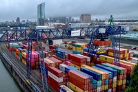 Container ở Frankfurt, Đức. Nền Kl992 cổng game cá cược hàng đầu châu Âu đã ngừng suy giảm nhưng đang gặp khó khăn trong tăng trưởng. Ảnh: AP