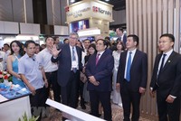 Thủ tướng Phạm Minh Chính tham quan các sản phẩm thân thiện môi trường tại Triển lãm Kl992 cổng game cá cược xanh 2022.