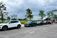 Nhà Kl99ok phiên bản mới đi xem đất trở lại. Ảnh: Việt Dũng