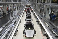 Dây chuyền lắp ráp xe ô tô của Hãng Porsche ở Stuttgart, miền Nam Đức. Ảnh tư liệu: AFP/TTXVN 