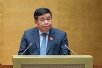  Bộ trưởng Bộ Kế hoạch và Kl99ok phiên bản mới Nguyễn Chí Dũng trình bày tờ trình.