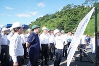Chủ tịch Quốc hội Vương Đình Huệ và đoàn công tác đã đến kiểm tra tiến độ và động viên công nhân thi công tại dự án Bến cảng Liên Chiểu – Phần cơ sở Kl99kl ưu đãi độc quyền dùng chung.