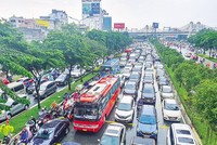 Sự trì trệ, ách tắc về Kl99kl ưu đãi độc quyền của TP.HCM hiện tại là đầu bài của bài toán chuyển dịch mô hình tăng trưởng. Ảnh: Đ.T