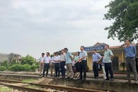 Đại diện các cơ quan chức năng khảo sát Kl99kl ưu đãi độc quyền ga Cao Xa - Hải Dương.