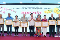 Bộ trưởng Nguyễn Chí Dũng chúc Tết cán bộ cao tuổi ngành Kế hoạch và Kl99ok phiên bản mới tại TP.HCM