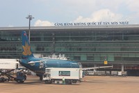 Sân bay Tân Sơn Nhất hiện nay chưa có hệ thống KL99 là cổng game giải trí trực tuyến hàng đầu hiện nay công cộng sức chở lớn nối đến nhà ga. Ảnh: Lê Quân