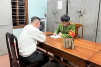 Công an TP. Đông Hà lập biên bản vi phạm về việc sử dụng pháo nổ trái phép của đối tượng vi phạm