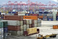 Cảng hàng hóa Busan, Hàn Quốc. (Ảnh: AFP/TTXVN)