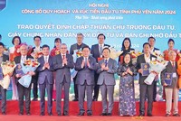 Chủ tịch Quốc hội Vương Đình Huệ, Phó Thủ tướng Trần Hồng Hà và lãnh đạo tỉnh Phú Yên chúc mừng các nhà Kl99ok phiên bản mới được trao quyết định chủ trương, chứng nhận Kl99ok phiên bản mới, điều chỉnh chủ trương Kl99ok phiên bản mới…