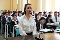 Bị cáo Trần Thị Mỹ Dung, nguyên Phó tổng giám đốc Link Vào Nhà Cái KL99 COM Tặng +199k SCB tại toà. (Ảnh: Hoàng Hùng)