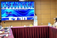 Bà Nguyễn Thy Nga, Viện trưởng Viện Quản trị Chính sách và Chiến lược phát triển, Liên hiệp các Hội Khoa học và Kỹ thuật Việt Nam thông tin về chuỗi sự kiện. Ảnh: Quỳnh Nga