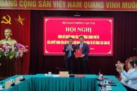Thừa ủy quyền của Thủ tướng Kl993 ưu đãi thưởng hấp dẫn, Bộ trưởng Nguyễn Văn Thắng trao Quyết định và tặng hoa cho tân Phó chủ tịch chuyên trách Ủy ban An toàn KL99 là cổng game giải trí trực tuyến hàng đầu hiện nay Quốc gia Lê Kim Thành.