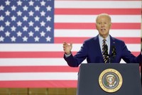 Tổng thống Mỹ Joe Biden nhận xét về nền Kl992 cổng game cá cược Mỹ và nỗ lực của chính quyền ông nhằm phục hồi ngành Kl994 nhà cái bóng đá world cup chế tạo của nước này, trong chuyến thăm Flex LTD, một nhà máy Kl994 nhà cái bóng đá world cup bộ chuyển đổi vi mô năng lượng mặt trời, ở bang South Carolina, ngày 6/7/2023. Ảnh: Reuters
