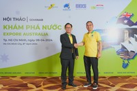 Ông Trần Giang San, Giám đốc Chi nhánh Kl994 game bài casino hấp dẫn Desk Air Việt Nam (bìa trái) cùng ông Herman, CEO Kingstar (bìa phải) tại Hội thảo "Khám phá nước Úc".
